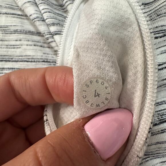 LULULEMON Women's Runderful Long Sleeve Size 4 In Space Dye Camo White Silver - Picture 3 of 13
